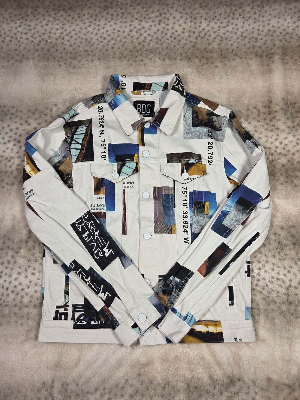 BDG Urban Outfitters Graphic Print Denim Trucker Jacket M Photo Collage Y2K